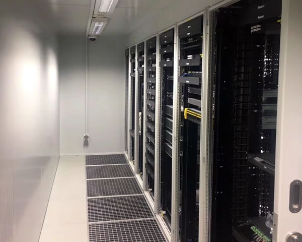 香港高防服务器市场的竞争分析与趋势